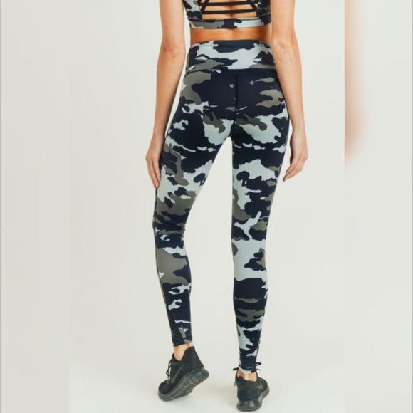 Jungle Camo Criss-Cross Strap Highwaist Leggings - Picture 4 of 8